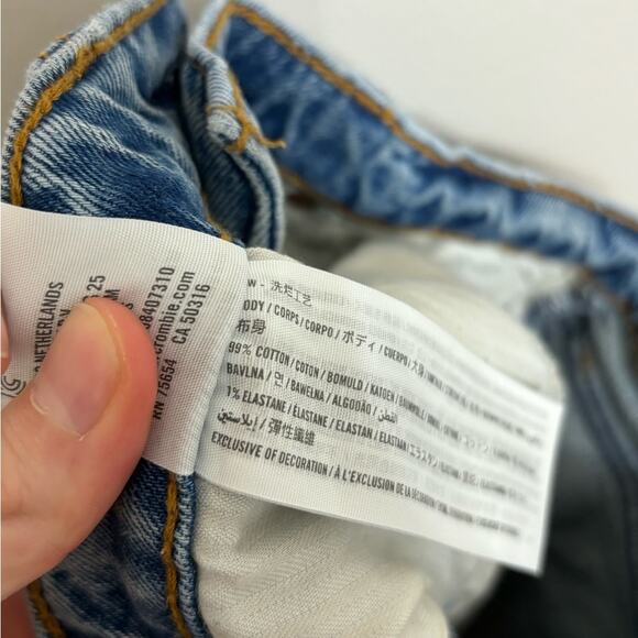 Abercrombie & Fitch High Rise Mom Short Curve Love 2.5" - Size 2/26 - Picture 4 of 4